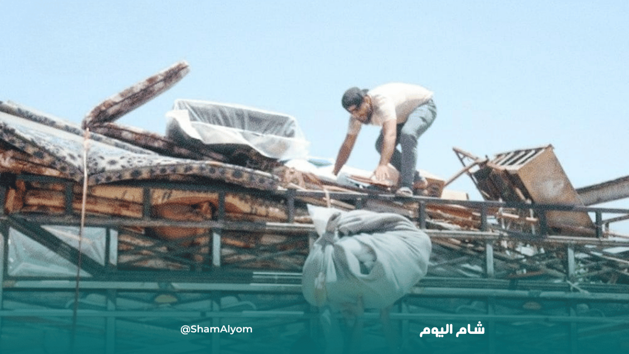قافلة تضم 106 عائلات تغادر مخيمات الشمال إلى كفر زيتا